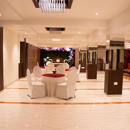 Gold Crest Business Hotel Nova Bombaim Exterior foto