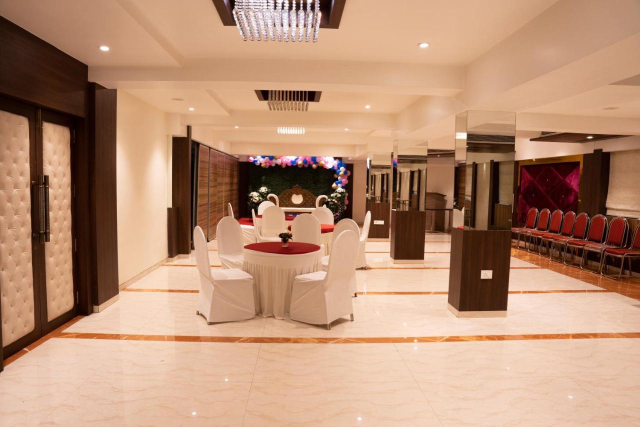 Gold Crest Business Hotel Nova Bombaim Exterior foto