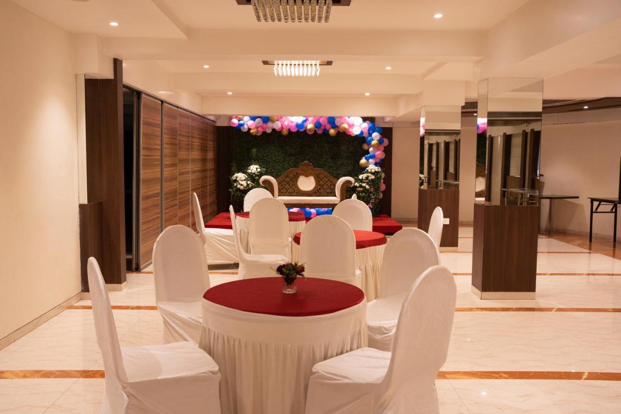 Gold Crest Business Hotel Nova Bombaim Exterior foto