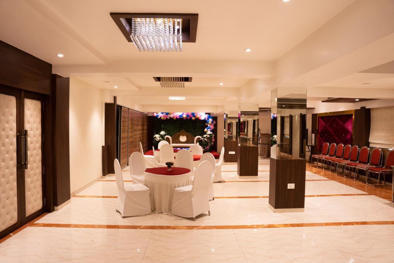Gold Crest Business Hotel Nova Bombaim Exterior foto