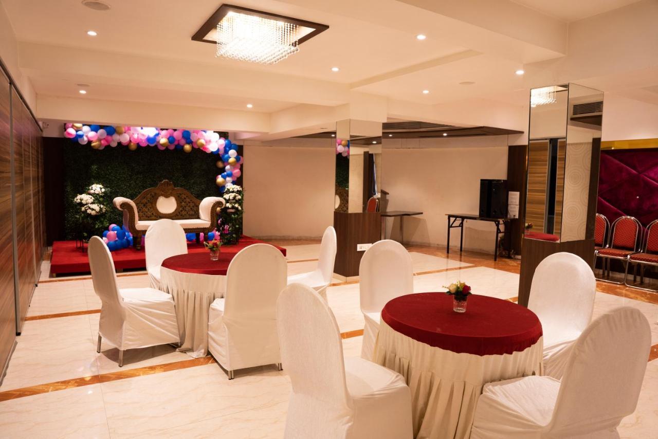 Gold Crest Business Hotel Nova Bombaim Exterior foto