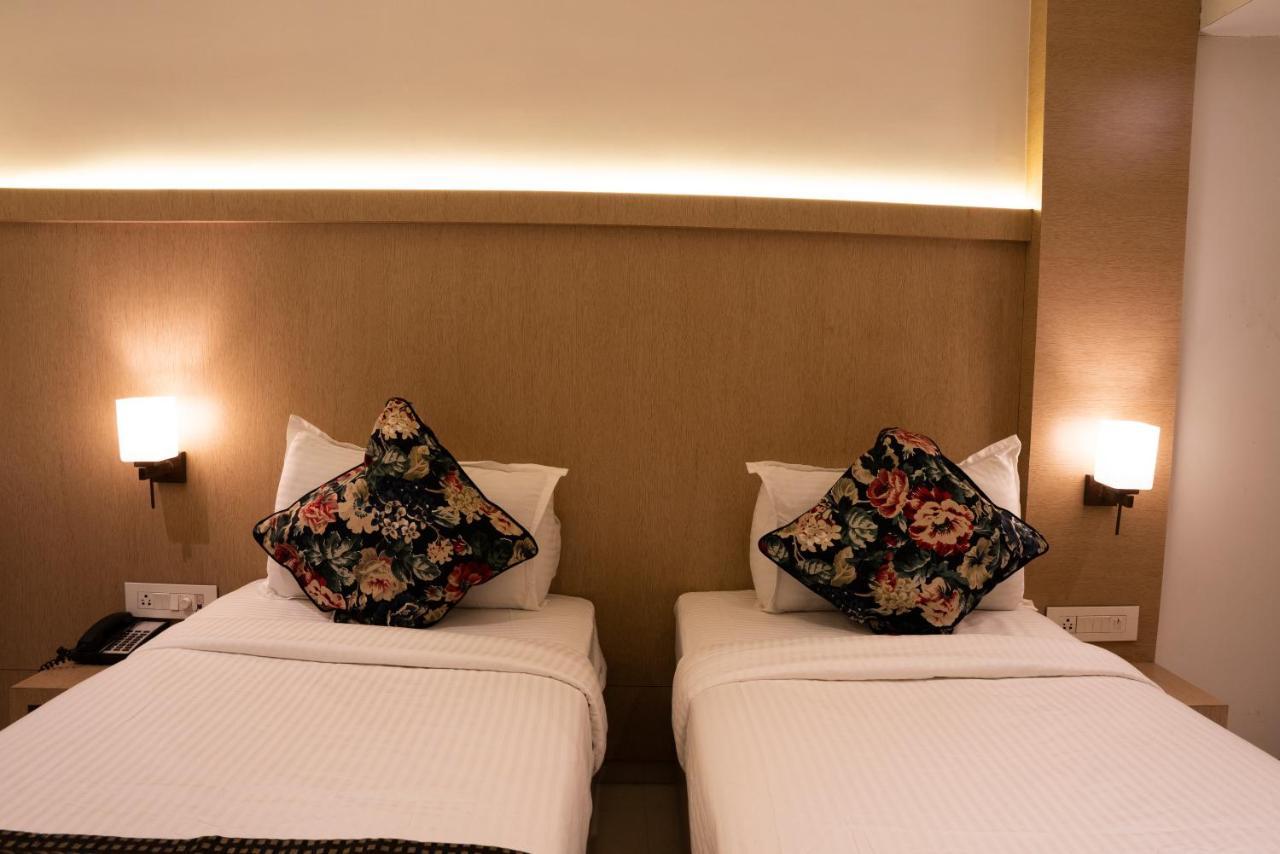Gold Crest Business Hotel Nova Bombaim Exterior foto