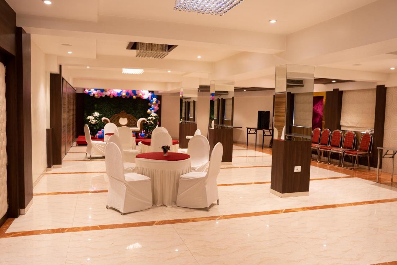 Gold Crest Business Hotel Nova Bombaim Exterior foto