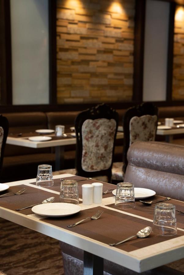 Gold Crest Business Hotel Nova Bombaim Exterior foto